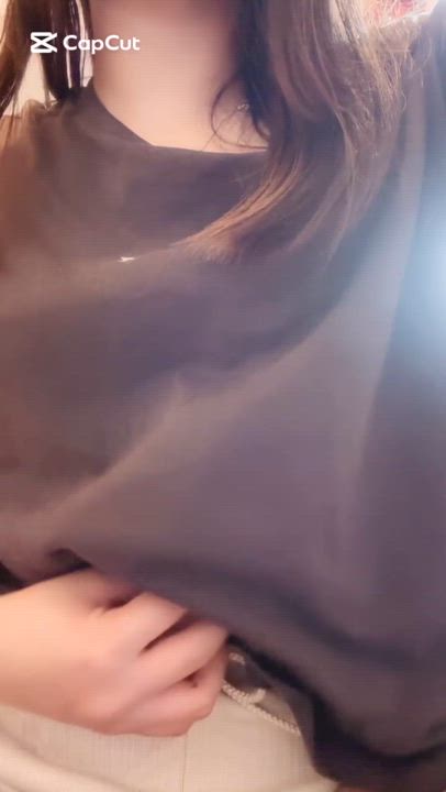 ちらりと見せちゃう♡