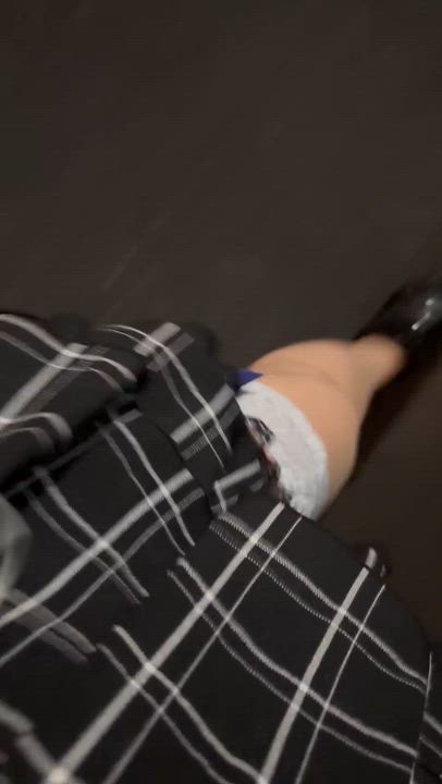 ミニスカート？ガーター