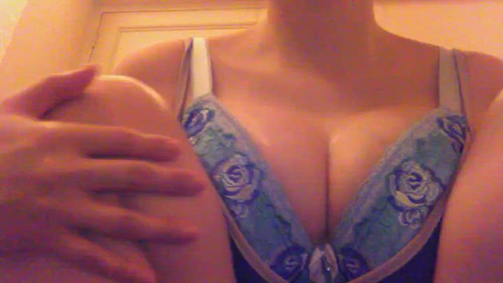 乳首、乳首感じちゃう！