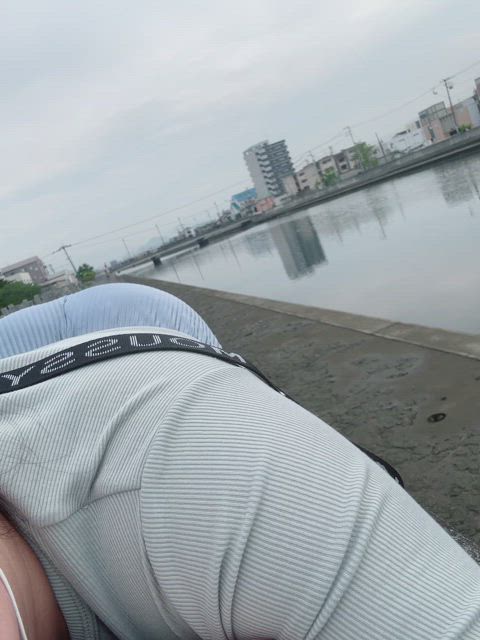 お尻ふりふり