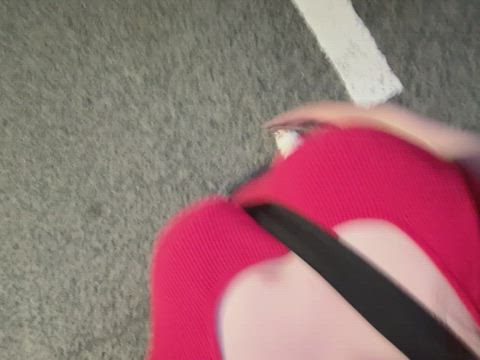 街に居る派手な若妻
